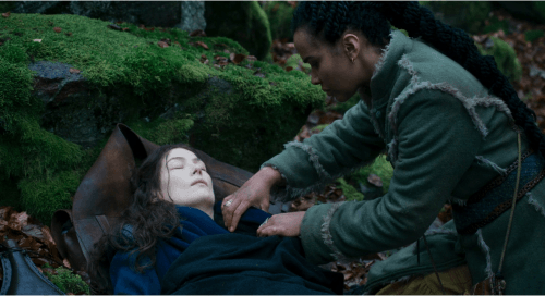 File:S1E3-Nynaeve-tending-Moiraines-wound.png