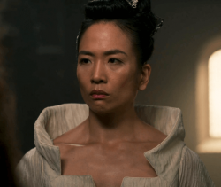 A close up of Sandra Yi playing Lady Amalisa in The Wheel of Time