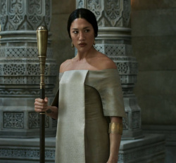 A close up of Jennifer Cheon Garcia playing Leane Sedai in The Wheel of Time